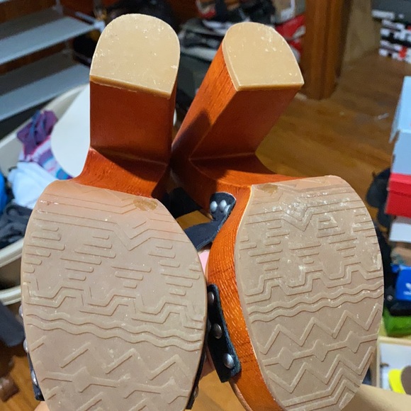 Shoes - Picture 3 of 4